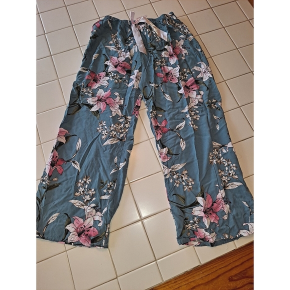 unknown Other - Women's blue and pink floral pajama pants size small